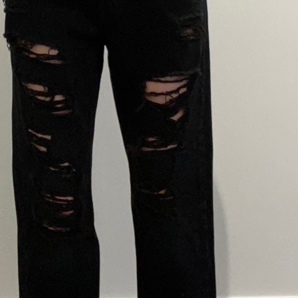 Levi’s black distressed jeans! - Picture 3 of 4